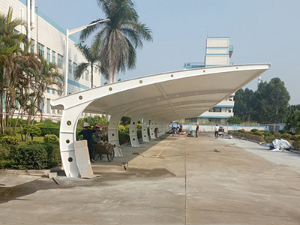 膜（mó）結構車（chē）棚